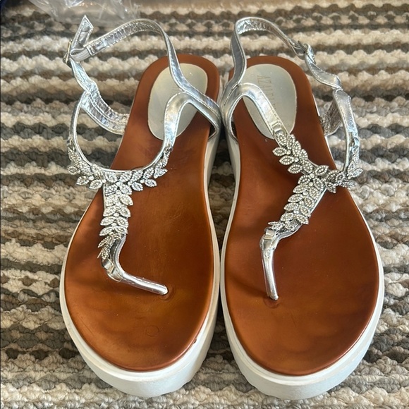 Elegant Silver Sandals with Rhinestone Detailing - Picture 1 of 1